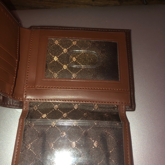 Perry Ellis Wallet - Picture 4 of 5